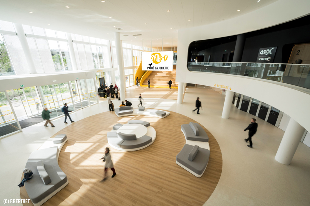 Le hall d'entrée du cinéma Pathé Euromed