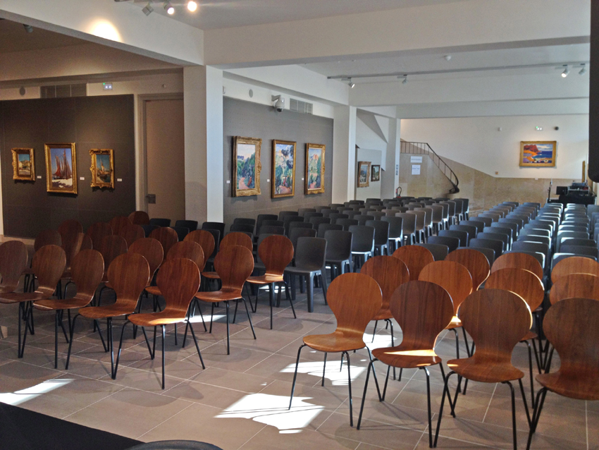 The Regards de Provence room set up for a conference