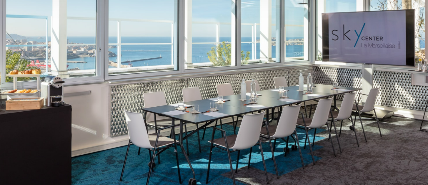 Sky Center meeting room with sea view