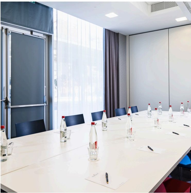 Une salle de réunion du Golden Tulip Marseille Euromed