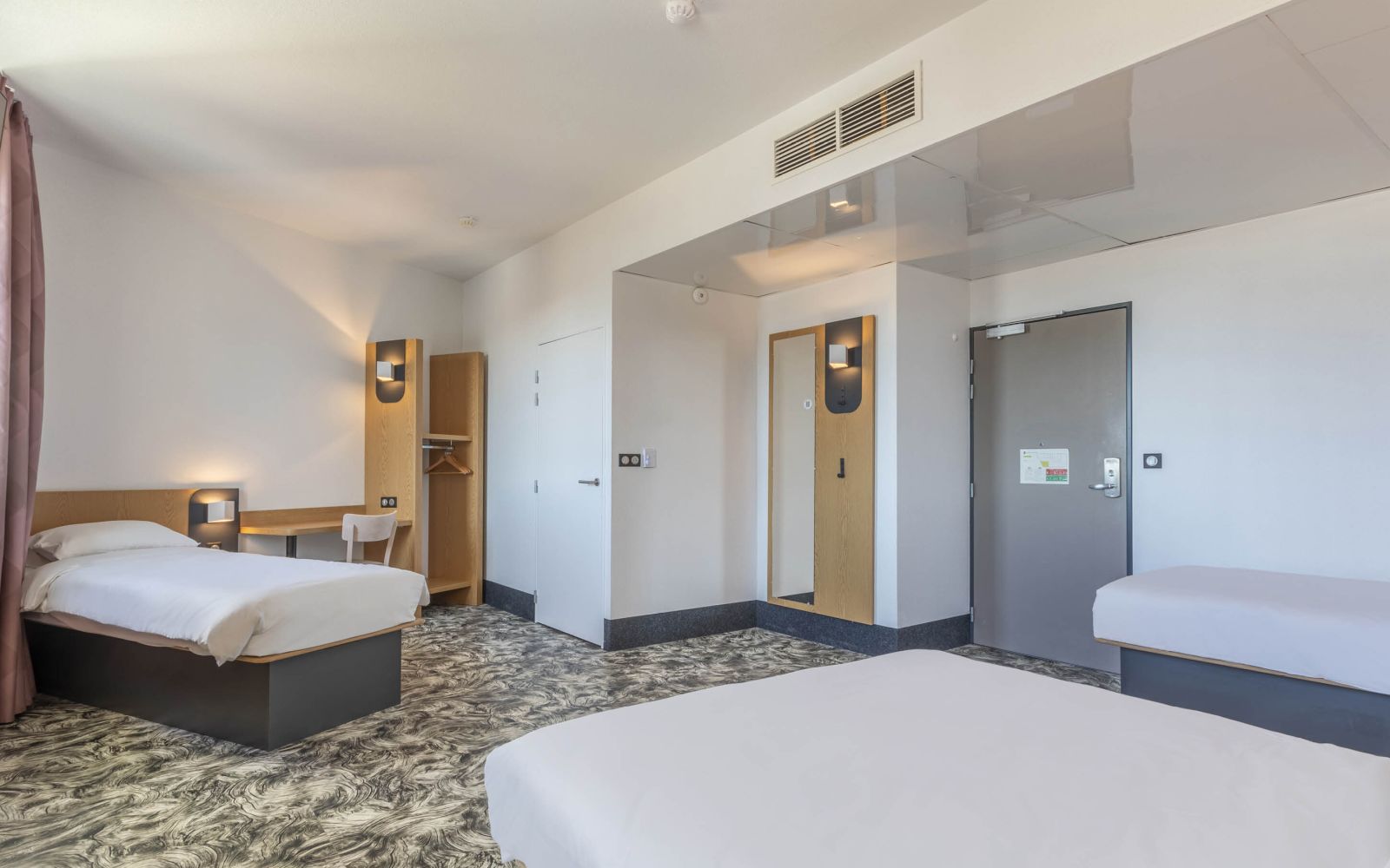 Une chambre familiale du B&B HOTEL Marseille Les Ports