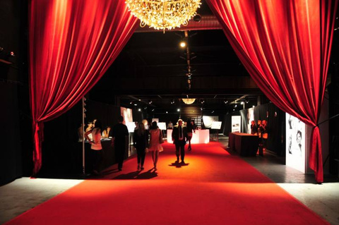 Red carpet entrance of the Cabaret at La Plateforme_