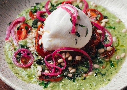 Burrata et tomates confites servies chez Mongelli