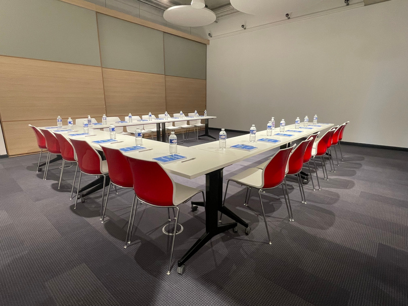 U-shaped meeting room at La Coque