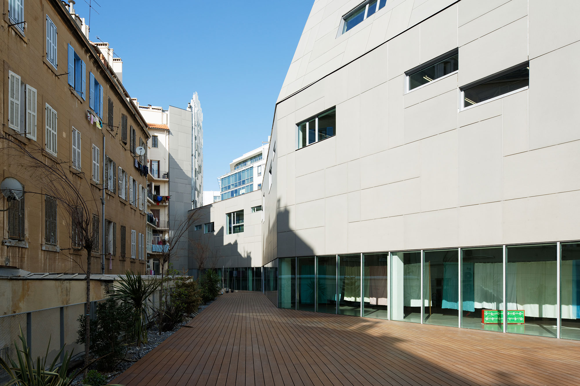 The courtyard terrace at Frac Sud
