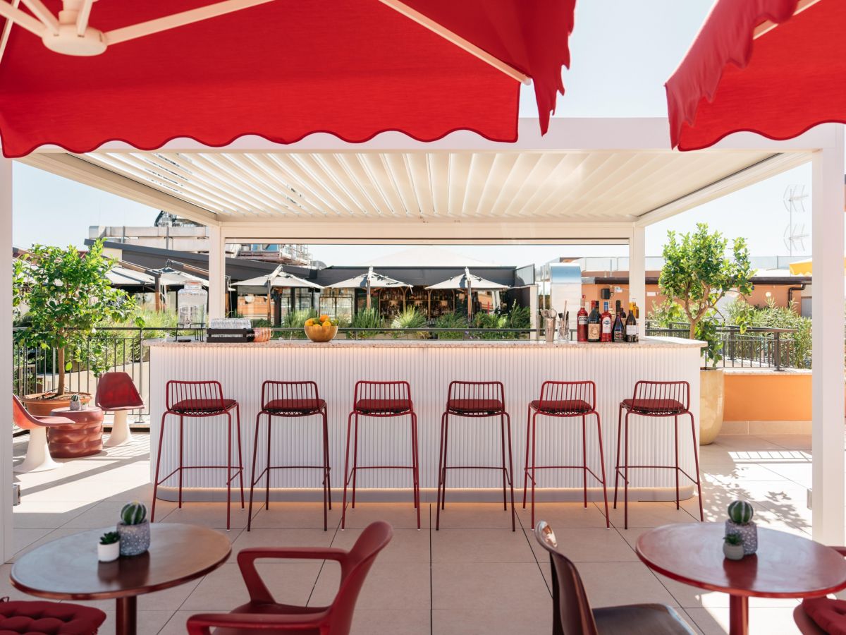 Le bar rooftop du Ruby Lilou avec vue sur Marseille