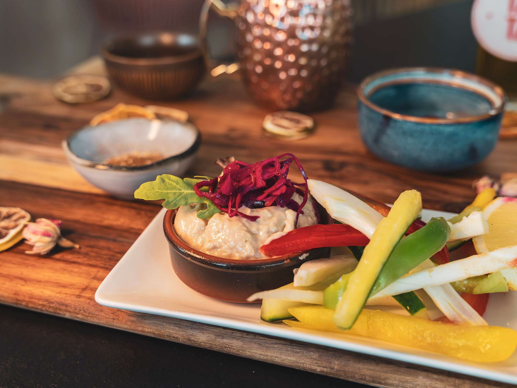 Espace convivial et végétal du restaurant T.A.T.A